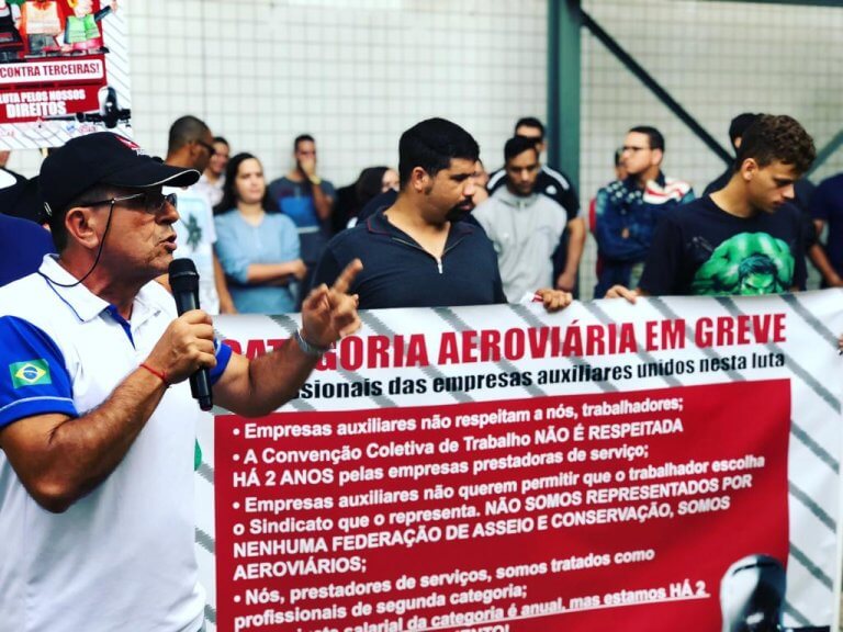 Atos do Sindicato Nacional dos Aeroviários em aeroportos mobilizam trabalhadores das prestadoras de serviços à greve