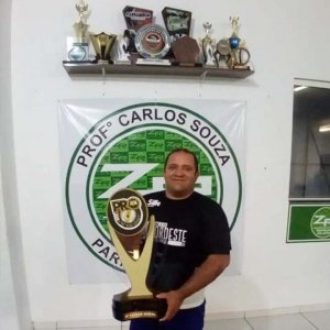 Adriano Menezes, dirigente do Sindicato Nacional dos Aeroviários em NATAL (RN), recebe apoio e patrocínio do SNA para participar de torneios de Jiu Jitsu. Em 2018, ele conquistou 1º lugar em sete campeonatos. 