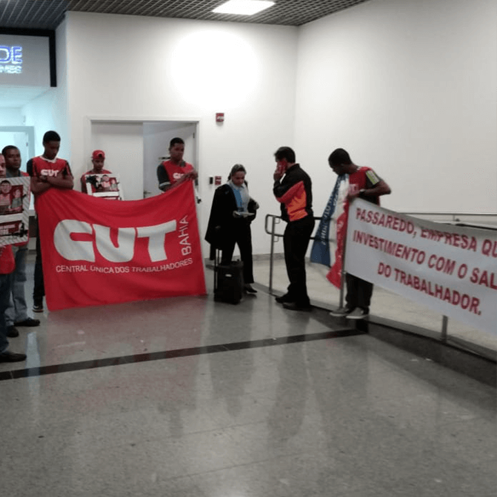 Paralisação na empresa aérea Passaredo, no Aeroporto Internacional de Salvador (BA), organizada pelo Sindicato Nacional dos Aeroviários (SNA)