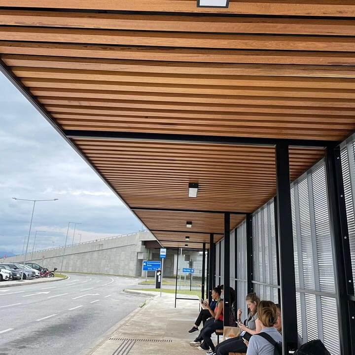 Aeroporto de Florianópolis (SC)- obras no ponto de ônibus são concluídas | Aeroporto de FLN | Sindicato Nacional dos Aeroviários